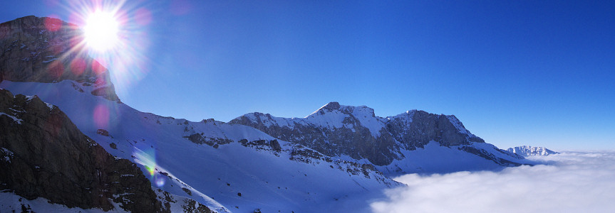 [20080217_102231_RocherRondPano_.jpg]
The Rocher Rond and the Tete de Vachere seen from near the Charnier pass, on the way up from La Jarjatte.