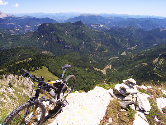 [20090719_134247_DevoluyVTT.jpg]
Summit of a mountain without any trail leading to it...