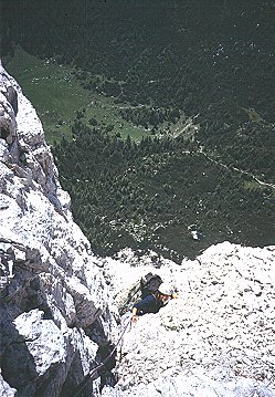 [SpigoloSudOvest.jpg]
Exit of the Spigolo Sud-Ovest of Torre Venezia.