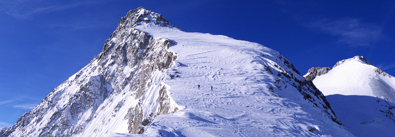 [20080426_075332_NeigeCordierPano_.jpg]
Final section of the Cordier. There's a rocky section at the very end to rech the summit.