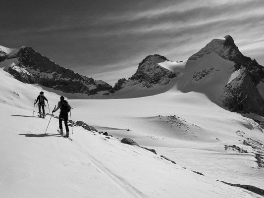 [20090331_095945_ReplatRateau.jpg]
Going towards the Replat of the Selle Glacier.