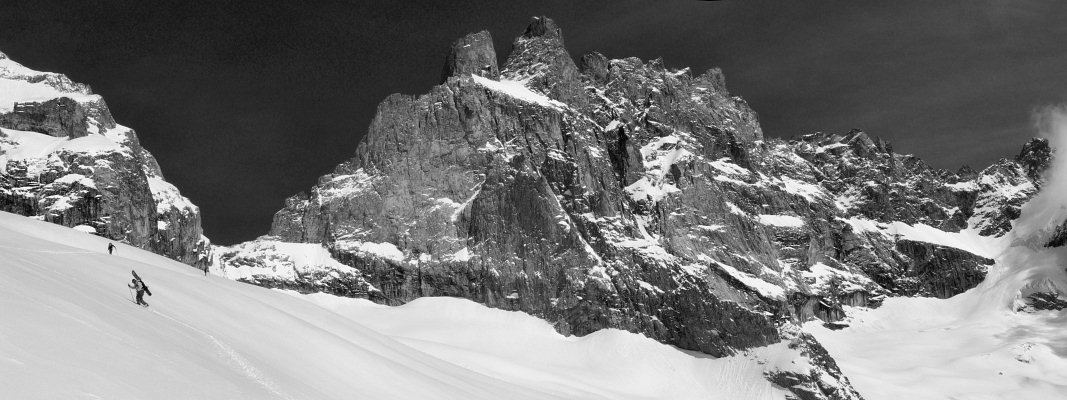 [20090331_120203_MeijeSkiPano_.jpg]
Panorama of the west and south face of the Meije as we ski up towards the pass.