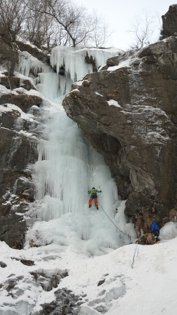 [20100313_111036_CascadeVillard.jpg]
One of the several icefalls of Villard-Notre-Dame.