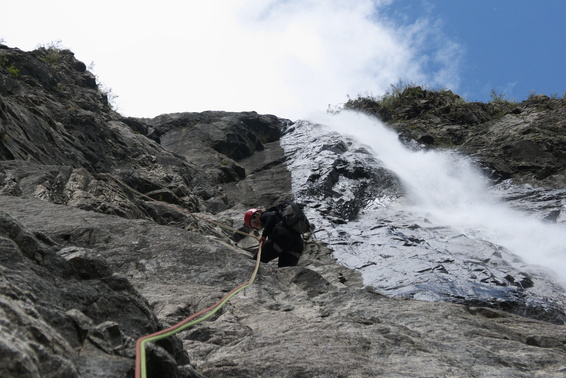 [20110507_130705_CascadeVillard.jpg]
Rappelling down next to the waterfall.