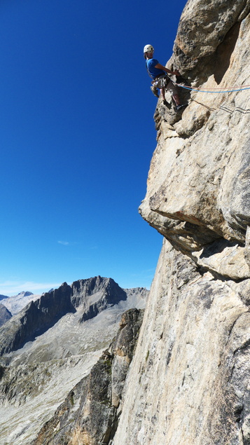 [20110915_115739_Dibona_PassageObligatoire.jpg]
It's been 20 years since I last came to the Dibona, climbing the exact same route. Still good though. And it now feels a lot easier than when I was a student with only a few plastic climbs under my belt.