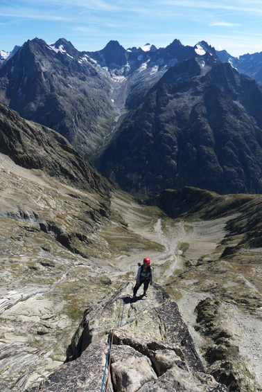 [20110915_145552_Dibona_PassageObligatoire.jpg]
Arrival on the summit ridge for Jenny, with the Soreiller valley below (2 hours from the road).