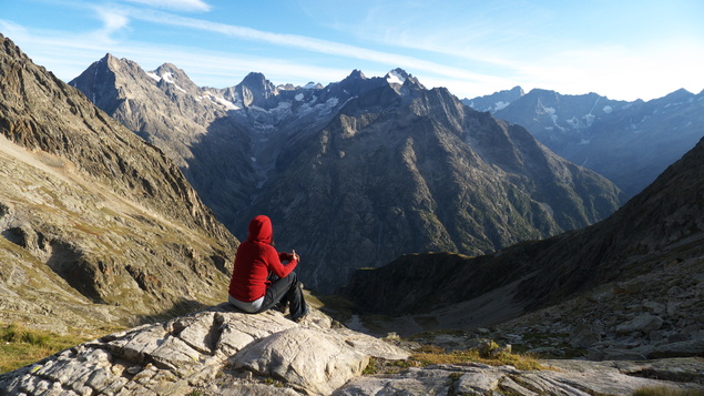 [20110915_181552_Dibona.jpg]
Looking south towards the Rouies, the Olan and other summits of the southern Ecrins.