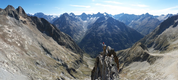 [20110916_135552_DibonaPano_.jpg]
Summit of the Dibona with the Soreiller valley beneath.