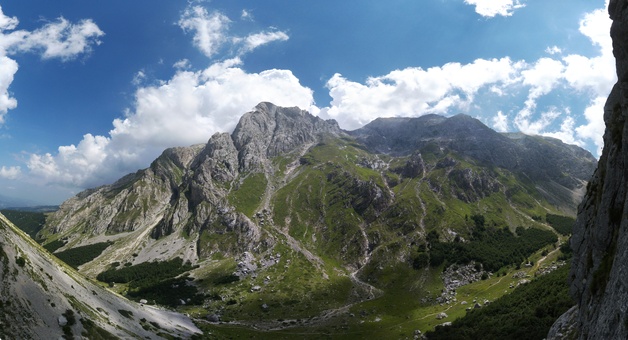 [20110806_123223_IntermesoliPano_.jpg]
Corno Piccolo and Corno Grande seen from Intermesoli.