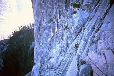 [HalfDomeSteep.jpg]
Jenny crossing from the easier into the steeper section.