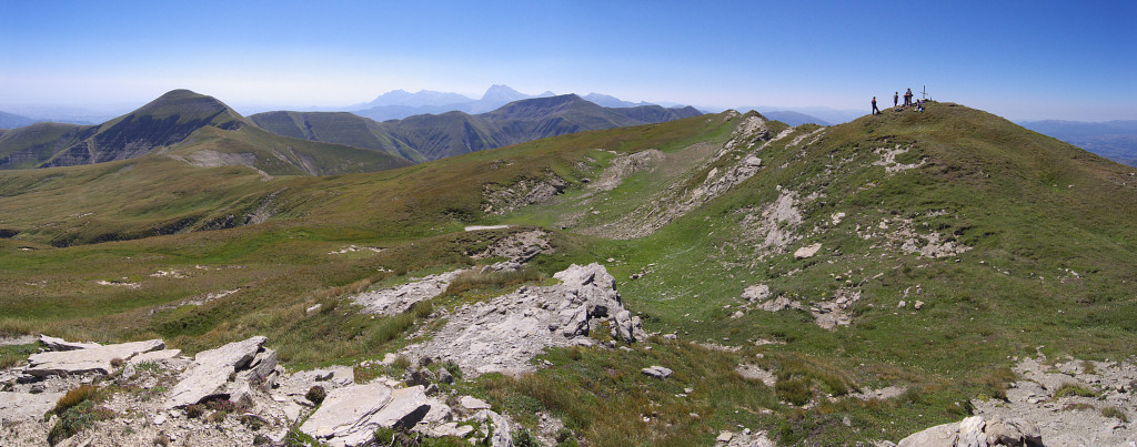 [20080814_101408_MontiLagaPano_.jpg]
Summit of Mt Ghiaccio Porcelli ('Icy Piglet' !) in Monti della Laga, with Gran Sasso visible in the distance.