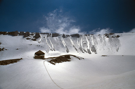 [MaiellaAvalanche.jpg]
South of Gran Sasso, the Maiella has some excellent couloirs.