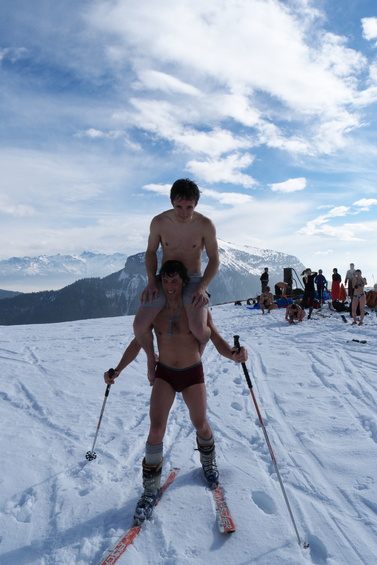 [20110130_134650_Jacuzzi.jpg]
Agostino and payload on his way to the summit.