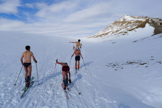 [20110130_134753_Jacuzzi.jpg]
Going towards the summit of Charmant Som to ward off some excess heat.