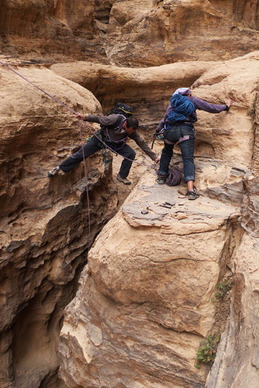 [20111106_114220_HammadsRoute.jpg]
Multiple exposed moves across the great Siq before we saw the light, turned around and found the proper way down. One dead giveaway was arriving on a ledge with a great view on the town and finding plenty of traces of fireplaces. Either to warm up a cold bivouac or as a signal for help in the dead of the night, it wasn't the best place to be.