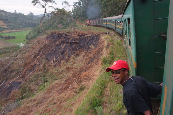 [20081024_154537_TrainTrip.jpg]
Santos, our guide, riding the Finarantsoa train.