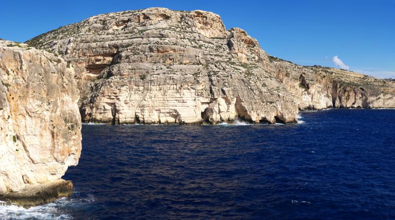 [20101103_141517_BlueGrottoClimbingPano_.jpg]
More general view of the Blue Grotto area. Can you spot the climbers ?