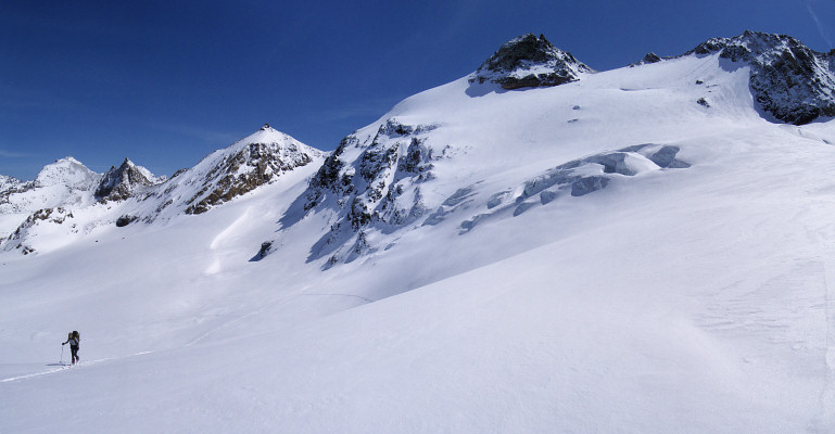 [20080501_111224_CiamarellaPano_.jpg]
Going around the seracs, we'll eventually turn around to go towards the summit visible in the middle of the image.