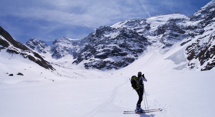 [20080502_112219_BelowVallonnetGlacierPano_.jpg]
A view of the Vallonnet glacier where our descent tracks are clearly visible.