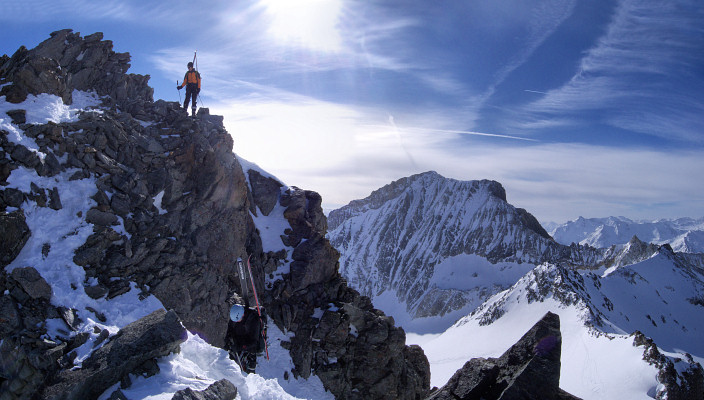 [20080503_081112_PointeLabbyPano_.jpg]
Summit of the Labby Pt couloir.