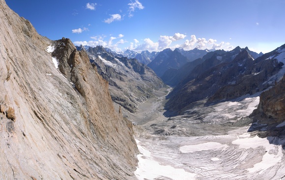 [20060905-1644-MeijeWestFacePano_.jpg]
A view on the west face of La Meije, with a bunch of very tiny climbers on the very classic traverse.