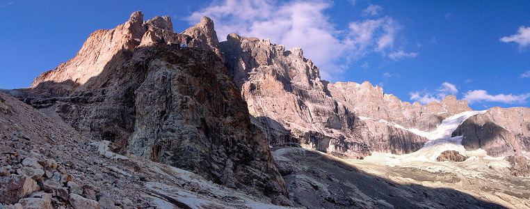 [20060906-1833-MeijePromontoirePano_.jpg]
The impressive south face of La Meije, with the Promontoire Hut on the outcrop dominating the middle of the image. Even though it's september and quite late in the season, there's still water running down the south face. The west face is on the left.