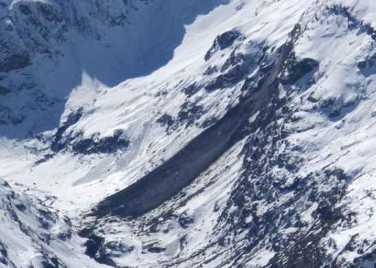 [20110323_122914_AvalancheLavey_.jpg]
A major rockfall visible in the Lavey valley. Can you spot the hut ? Hint: it's only a few feet from the end of the rockfall !