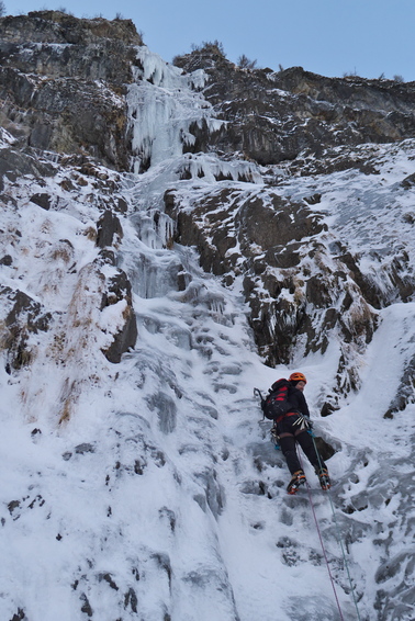 [20130209_091705_LaGravePhantasme.jpg]
Stas on the 1st pitch of Phantasme in good conditions.