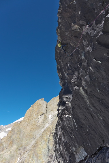 [20130727_101350_LaMeije_LesGrimpeursSeCachentPourOuvrir.jpg]
Ago freeing the 7a of the 4th pitch, thankfully dry.