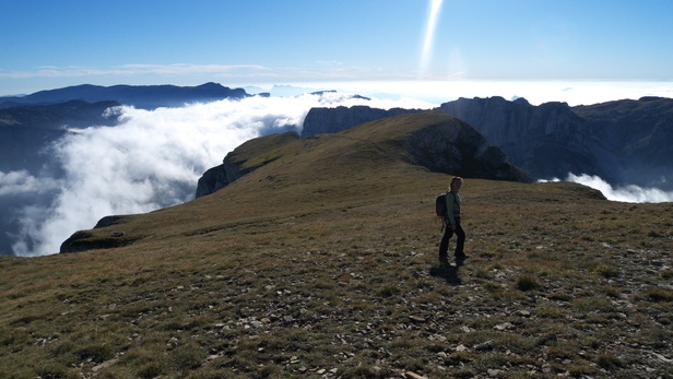 [20100919_175849_MtAiguille.jpg]
About 1km long and rather flat, the summit is regularly skied...