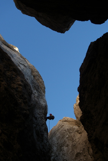 [20100919_185525_MtAiguille.jpg]
Long rappel between the towers.