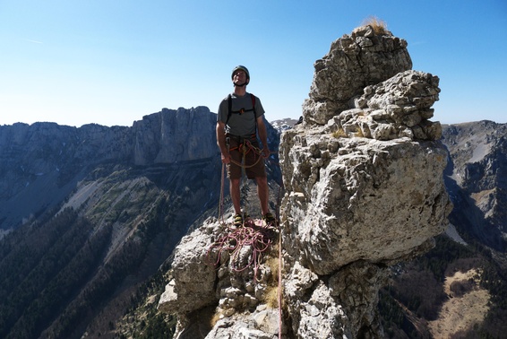 [20110410_155349_MtAiguille.jpg]
Higher on one of the many ledges of the route.