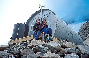 [GardinerHut.jpg]
Gardiner hut up Hooker valley.