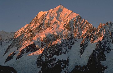 [MtCook.jpg]
Mt Cook as seen from Mt Cook village.