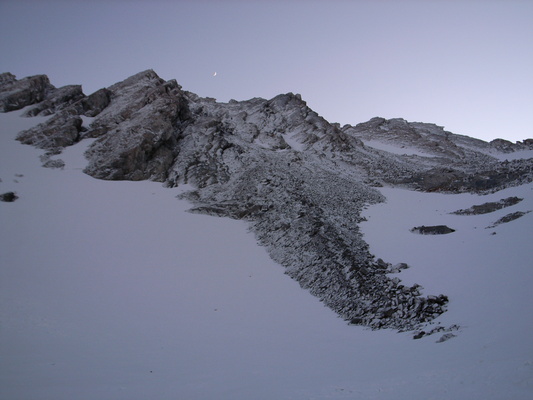 [20051227_0382_CoplandPass.jpg]
Characteristic scree ridge showing the easier way to the Copland pass from the west side.