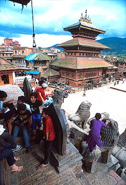 [UpTemple.jpg]
There were few tourists and the kids who usually work as self-appointed and non removable guides were spending their time talking sitting on the temples' steps or playing with kites. Many kites were visible on the electric wires or the temples adornments...