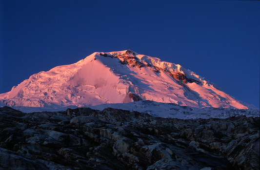 [HuascaranSouth.jpg]
South face of Huascaran (6758m)