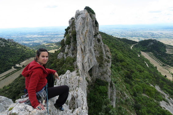 [20110424_154905_DentellesMontmirail.jpg]
Summit of the Dentelles.