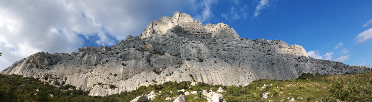 [20111015_163051_SainteVictoirePano_.jpg]
Day panorama of the Sainte Victoire.