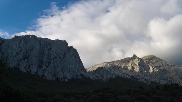 [20121101_080934_Cusidore.jpg]
The Punta Cusidore, with the NW ridge on which the route goes up still in the shade and ominous clouds moving fast overhead.