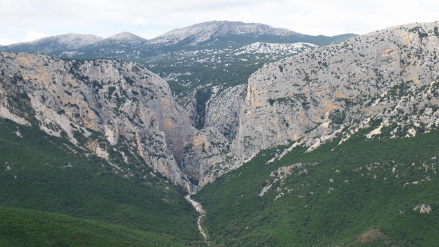 [20121106_101038_Gorropu.jpg]
Gorropu canyon seen from the Dorgali road, right where I took off on mountain bike. The big wall of the incredibly hard Hotel Supramonte is in the deepest part of the canyon. The climb we did, Movrdi, faces it on the orographic left.