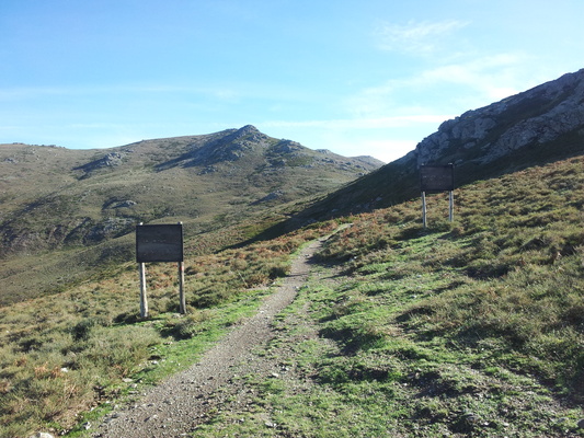 [20121109_100458_Marmora.jpg]
Very indicative signs on the way to the Marmora. But from the end of the tracks where this image is taken you follow a trail to the pass visible in the background and then traverse for a few km until you are below the real summit.