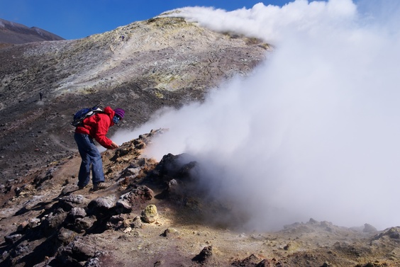 [20091007_125055_Etna.jpg]
Fumarole above the main crater.