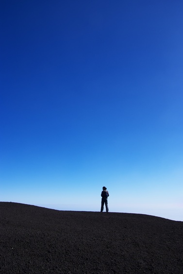 [20091007_145146_Etna.jpg]
Looking over Sicily, most of which is visible from the summit on a good day.