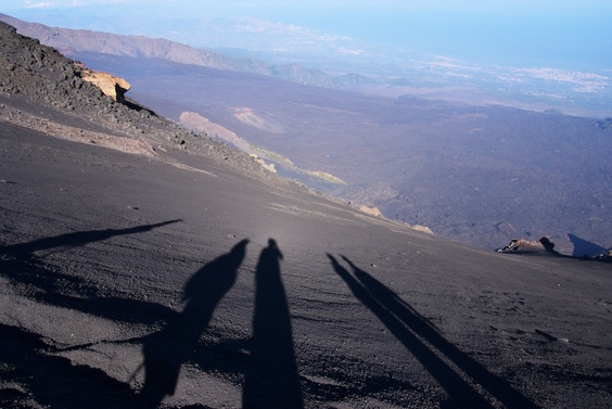 [20091007_155249_Etna.jpg]
Backscattered light due to the dust in the air.