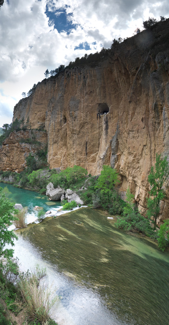 [20130503_150853_MontanejosVPano.jpg]
Montanejos with its river and road tunnel.