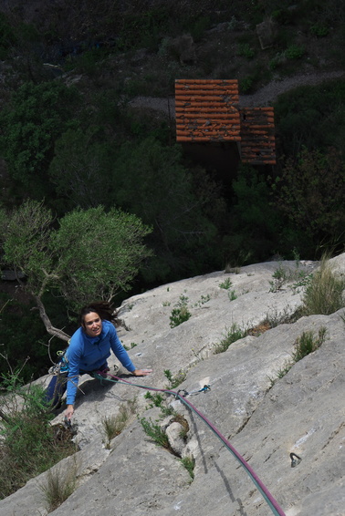 [20130503_160400_Montanejos.jpg]
The excellent first 3 pitches in the Vias del Estrecho: the first 2 pitches of Pericondrio Tragal climbed as one single 80 meter pitch.