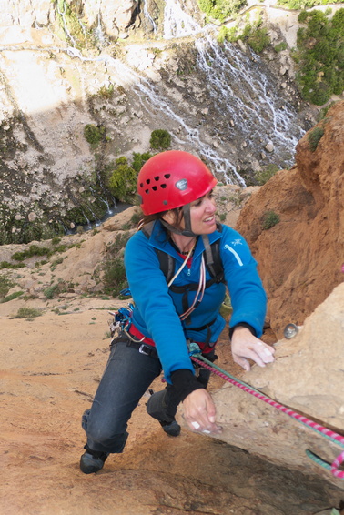 [20120501_105606_TaghiaReveAicha.jpg]
Layback on Aicha, with the springs below.