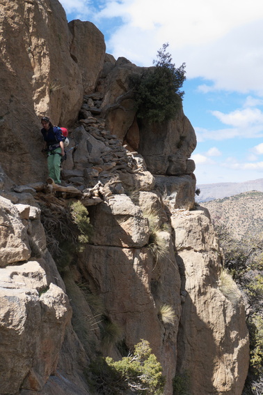 [20120506_155452_TireBouchon.jpg]
Descent of a 'berber bridge', more stable than it looks but still you thread lightly on those things.