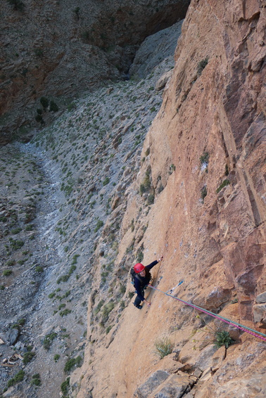 [20120513_080153_OujdadBaraka.jpg]
The crimpy 6b+ crux on the 1st pitch of Baraka: a tough nut to crack first thing in the morning when you want to keep your skin for the next 15 pitches. There's chalk several meters to the left and right of the bolts, just to show that everybody is looking for a better way up.